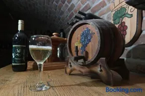 Apartment Wine Tale - Image 4