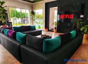 Luxury Villa with pool 6 min to Football Stadium CAF - Image 2