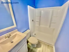 Modern Garden Suite Luxury Apartment - Image 2