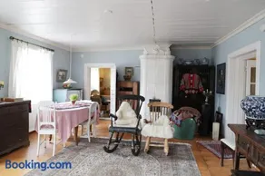 1800's Townhouse - Image 2
