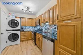 10Min to NYC - 2BR/2.5Bath-3Beds-Free Parking-No Chores - Image 5