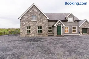 Ballinasloe Guest House in the Heart of the Country - Image 1
