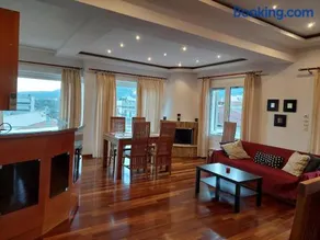 Amfissa Luxury Apartment - Image 1