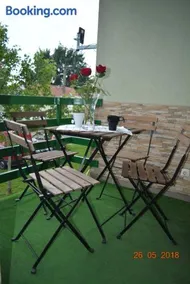 Berettyo Central Apartment - Image 2