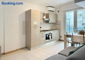 Holihome Pool & Sea - Image 1