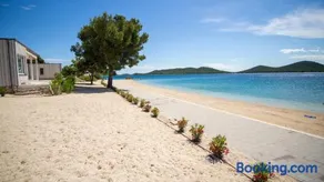 BUQEZ VILLA HAJDA 16 - second row direct on the beach - Image 4