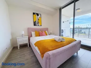 Luxury 1BR Escape in Heart of Parramatta - Image 3