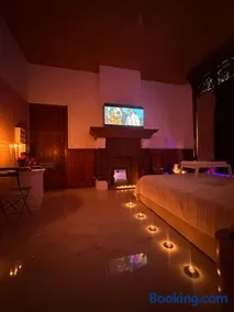 PINK ROOm - Image 1