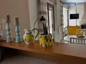 Lemon & Light Bright Apartment with View and Fireplace - Image 2
