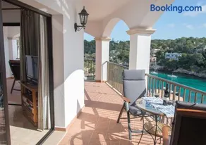Apartamentos Vista al Puerto - Image 1
