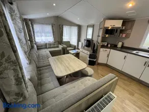 3 Bedroom Caravan MC37, Shanklin, Isle of Wight - Image 2