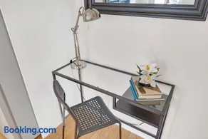 Luxe Toronto Townhome, Rooftop Terrace, Parking - Image 5