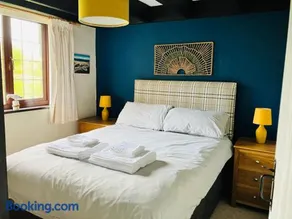 The Hide - 2 bed cottage, pool, close to beaches - Image 5