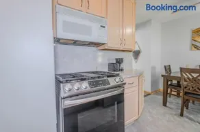 3 bedrooms at Cleveland - Image 2