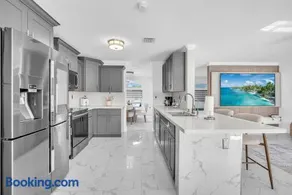 6BR Villa Tropical Haven Private Pool & BBQ - Image 3