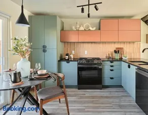 Midcentury Couples Designer Loft - Casa Tuya - Image 1