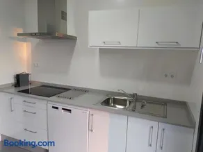 Excelente piso con aparcamiento privado - Image 2