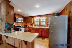 Pickerel Cove Cottage - Image 2