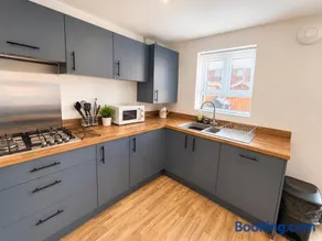 Contractor 3BR House Swindon, Fast WiFi, Sleeps 6, Free Parking, Contractors - Image 1