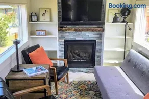 Azalea - tiny home living in style! - Image 1