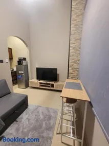 Cozy, Tiny, Retreat Studio in a prime location - Image 4
