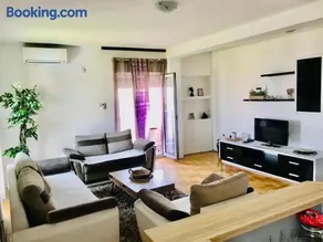 City view & pool apartment - Image 2