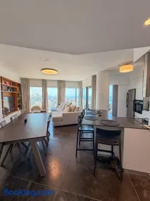 Spacious Sea View Apartment in Neve Tzedek Tower - Image 3