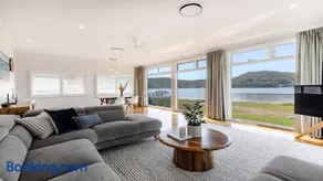 Waterfront, Renovated, Walk To Ettalong - Image 1