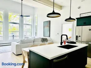 Luxe Modern Lakefront Oasis - Hot Tub, Sunset Views, Pet & Family Friendly! Close to UMF! - Image 2