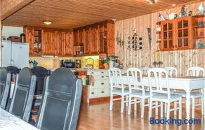 Nice Home In Vik I Sogn With Jacuzzi - Image 5