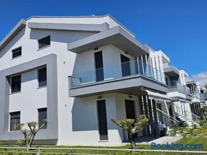 Terpsi's Loft with Pool Access by Horizon Homes - Image 2