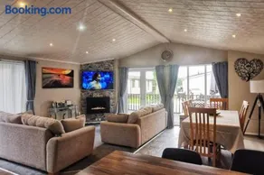 Honeybee Lodge - Image 2