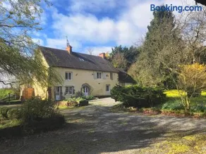 6Bed-Sleeps12-GroupRetreat-YogaStudio-PetFriendly - Image 1