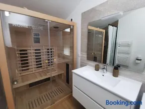 Umi's Journey Sauna Japanese-Themed Apartment - Image 2