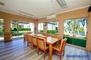 Barry's Riverside Retreat - Image 3