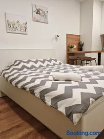 Pe Pe room - Image 2
