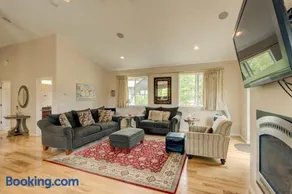Mountain-View Eden - Spacious Balcony & Fireplaces - Minutes to Lake - Image 3