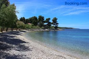 Luxury Seafront Villa Mediterranean on Brač with pool - Image 2