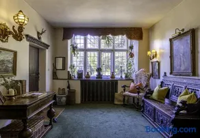 Haremere Hall - A Jacobean Estate of Grandeur - Image 4