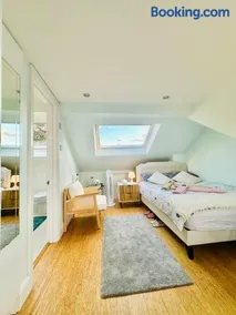 Large Double Room with Private Bathroom West Zone 3 Free Parking - Image 5