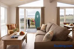 Lost Shore Surf Resort - Image 5