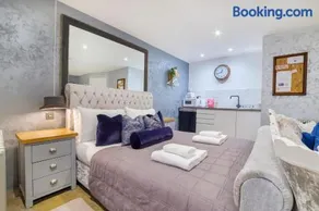 Converted Luxury Stables - Image 3