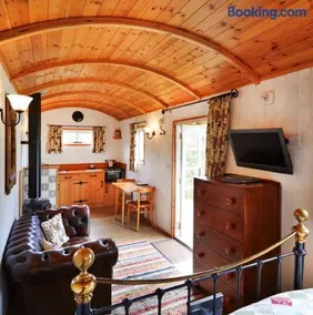 Finest Retreats - Shepherds Retreat at Morrells Wood - Image 5