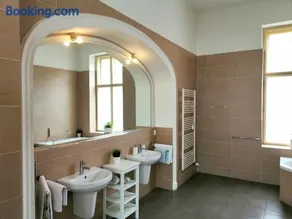 Luxury Design City centre Apartment - Image 5