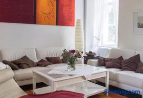 Spacious old town luxury apartment - Image 2