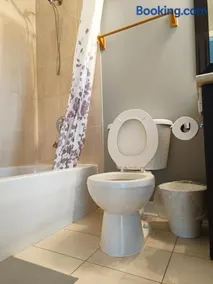 Affordable Room with FREE Parking in Newmarket ON - Image 3