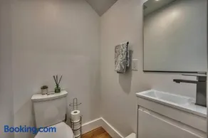 Modern, Gorgeous & Luxury Gem - 5 Stars Location - Image 2