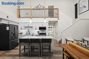 Quarry Chic Retreat - Image 2