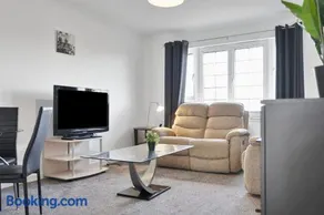 Free Parking - Central - Sleeps 4 - Image 4