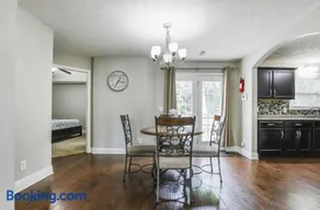 Gorgeous Cozy Residential Home - Image 3